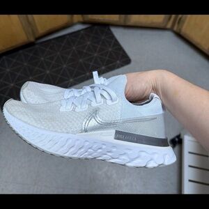 Nike Women's White and Silver Sneakers